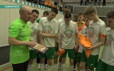 В Саяногорске стартовало Первенство Сибирского и Дальневосточного федеральных округов по мини-футболу