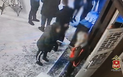 Стрельбу у бара в Черногорске устроила 50-летняя женщина
