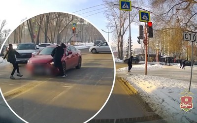 Женщину, чуть не сбившую подростков на Чертыгашева в Абакане, лишили прав