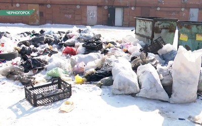 Уличные торговцы в Черногорске устроили свалку, а жители окрестных домов страдают