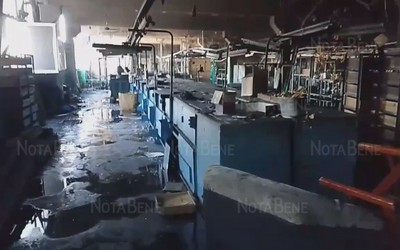Так после пожара выглядит ТЦ «Саяны». Видео с места 
