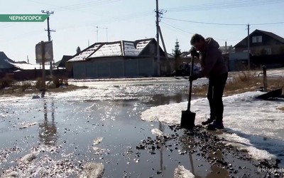 Все выходные спасали свои дома от потопа