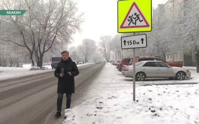 На Комарова в Абакане убрали кучу снега