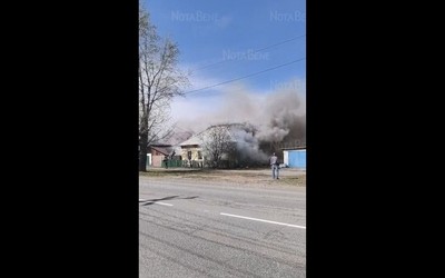 Частный дом горит в Абакане на Чертыгашева, 34