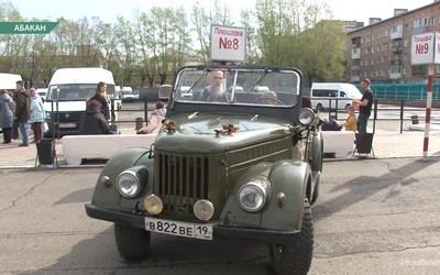 На автовокзале Абакана открылась выставка военных ретроавтомобилей