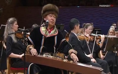 Чатхан и горловое пение: выступление мультиинструменталиста из Хакасии в Мариинском театре