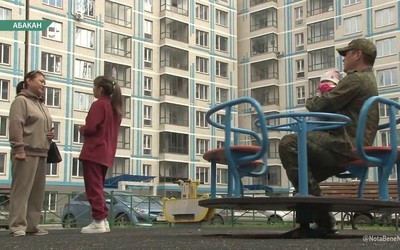 Ключи от новых абаканских квартир получили сразу 3 семьи детей сирот