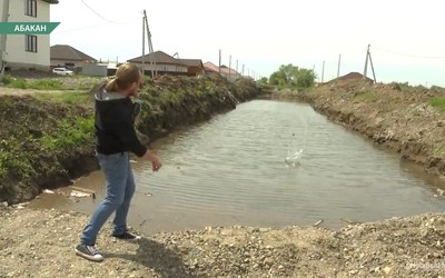 На улице Муслима Магомаева так и нет строителей