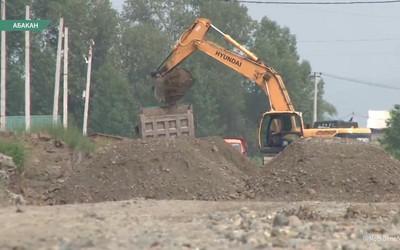На Муслима Магомаева подрядчик наконец засыпал траншею с водой