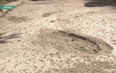 Во дворе по Чертыгашева, 120 ремонтники разлили бетон на парковке