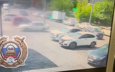 4-летнюю девочку, выбежавшую на дорогу, сбили в Абакане