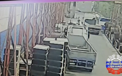 Грузовик завелся сам и переехал водителя в Красноярске