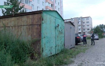У дома №3 по Северному проезду кто-то самовольно поставил гараж