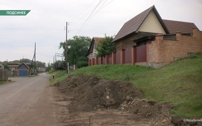 Новый тротуар в Подсинем угрожает дому