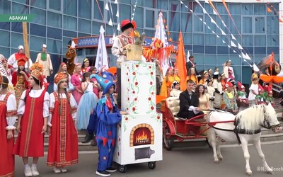 В Абакане в День города прошёл парад сказочных героев
