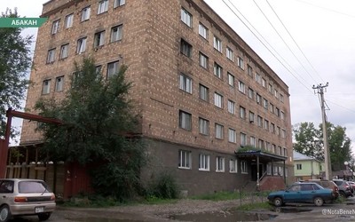 В общежитии по Чертыгашева осталось восстановить заднюю часть фасада