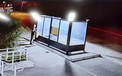 Вандал разрисовал новую остановку на Маршала Жукова в Абакане 