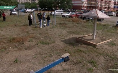 Родители с Пирятинской, 29 много лет не могут добиться у себя во дворе благоустройства детской площадки