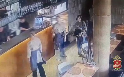 Диспенсер для туалетной бумаги почти за 8 тыс. руб. вынесли из абаканского кафе