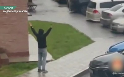 Пьяный дебошир кричал, ругался матом и ударил человека в Абакане