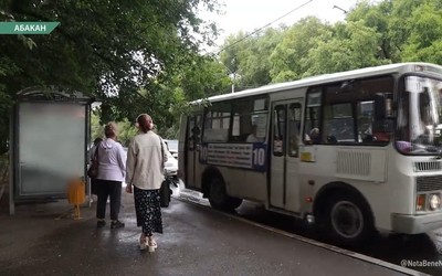 Зажигать сигарету, пока ждёшь автобус, больше нельзя
