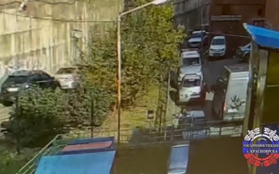 «Газель» переехала 3-летнего малыша на беговеле в Красноярске. Он погиб