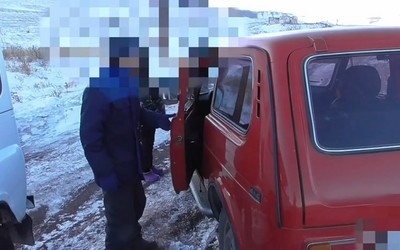 Избавлялись от мусора и сливали отходы в поле жители Хакасии в праздники