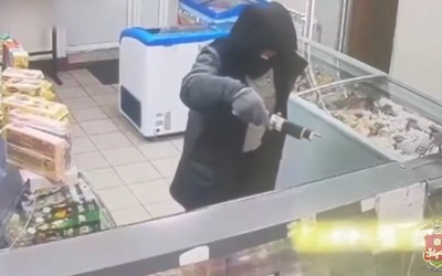 Налетчику с самопалом, который хотел обчистить кассу в Черемушках, грозит до 10 лет 