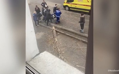 За гибель девушки от упавшей с дерева ветки возле центрального рынка Абакана ответит управляющая компания