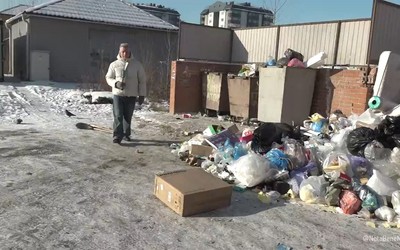 В Абакане на Кирова, 179 образовалась огромная свалка мусора 