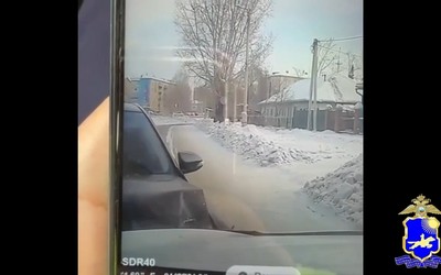 6-летний водитель устроил ДТП в Кызыле. Мальчик сел за руль, пока отец был в магазине