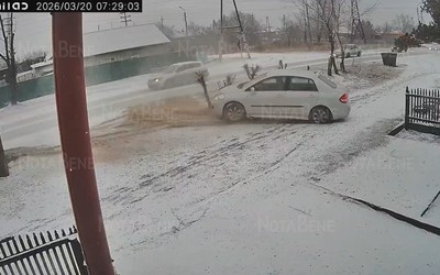 Машина снова слетела с дороги к домам на Советской в Черногорске