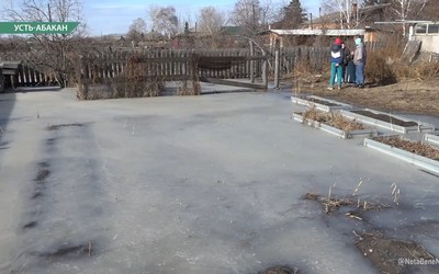 В Усть-Абакане готовить огороды к сезону не могут семьи из-за нечистот