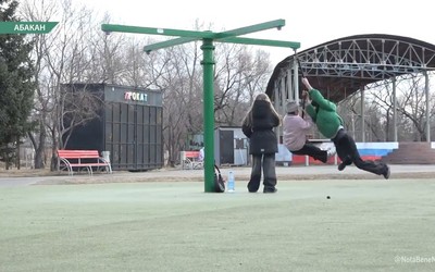 В Комсомольском парке пропали сидушки на 2 каруселях