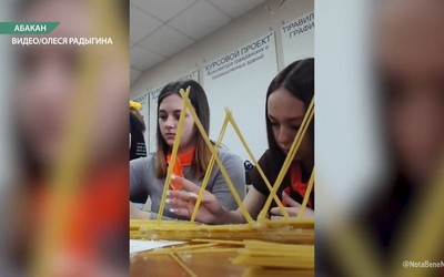 Почти 6 литров воды выдержал макаронный мост — победитель
