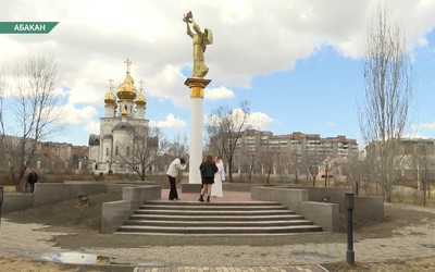  Абаканцы ждут, когда закончится благоустройство у монумента «Добрый ангел мира»