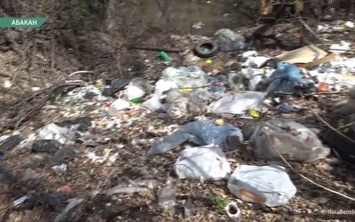 У южной дамбы в Абакане уже несколько месяцев растёт свалка