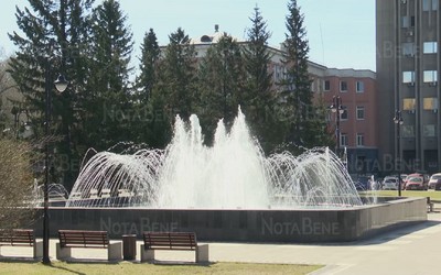Фонтан включили на Театральной площади в Абакане