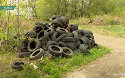 В зоне отдыха автомобильный мусор