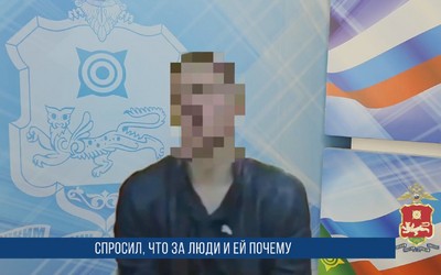 Полицейские Хакасии задержали курьера мошенников, он забрал деньги у матери погибшего участника СВО