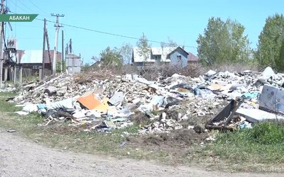 В абаканском дачном обществе «Изумруд» уже год разрастается стихийная свалка
