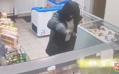 4,5 года в колонии проведет налетчик, с самопалом ворвавшийся в магазин в Черемушках