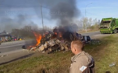 Мусоровоз загорелся по дороге из села Подсинее в Абакан