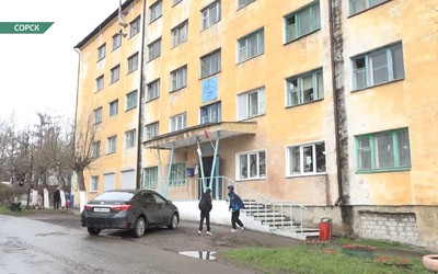 Общежитие в Сорске может остаться без света из-за чужих долгов