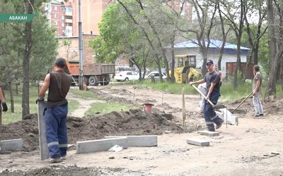В Комсомольском парке обустраивается площадка для выгула собак