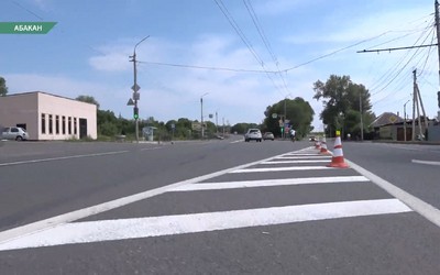 Новую разметку у Коммунального моста нанесли для безопасности
