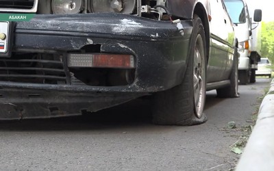 Автохлам гниет под окнами дома по ул. Чертыгашева в Абакане