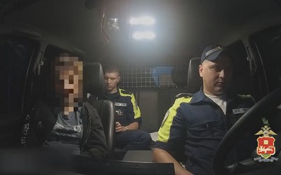 В Ширинском районе пьяная женщина пыталась скрыться на авто от полицейских