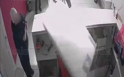 Абаканца, ударившего 18-летнюю сотрудницу ПВЗ матрасом, оштрафовали на 500 руб.