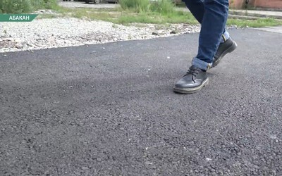 Теплоэнергетики восстановили тротуар на Северном проезде, 9 в Абакане